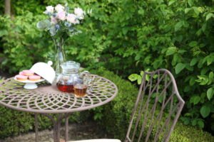 Country Green English Garden Table and Chair