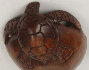 Detail view of the turtle head. 30 cm turtle bowls